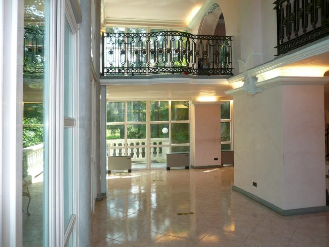 Photo 11 of the property 2494603 - historic villa with annex, park and swimming pool for sale in luino on lake maggiore