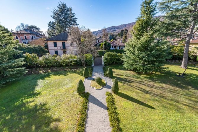 Photo 4 de l'annonce 2495196 - prestigieuse villa d'époque avec annexe et guérite rénovée à vendre à lesa sur le lac majeur
