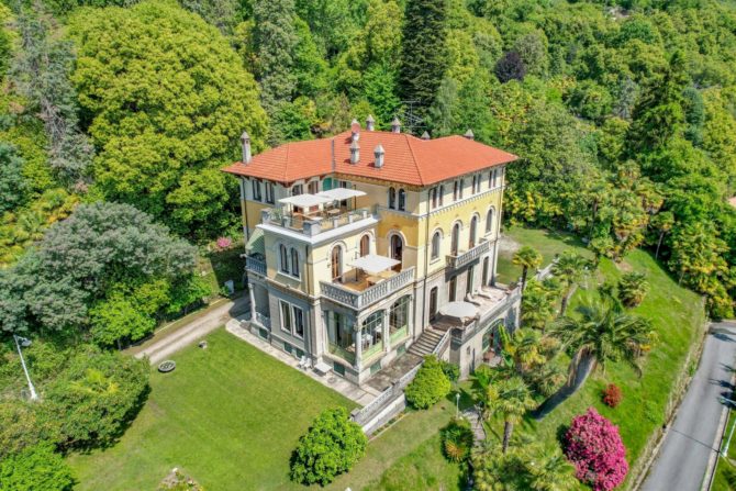 Photo 2 of the property 6960531 - the elegance of the liberty style of villa volpi with park and beach for sale on lake maggiore