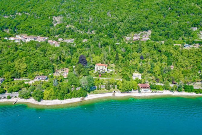 Photo 5 de l'annonce 6960531 - l'élégance du style liberty de la villa volpi avec parc et plage à vendre sur le lac majeur
