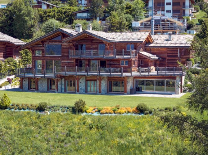 Photo 1 of the property 84943729 - majestic family chalet in crans-montana