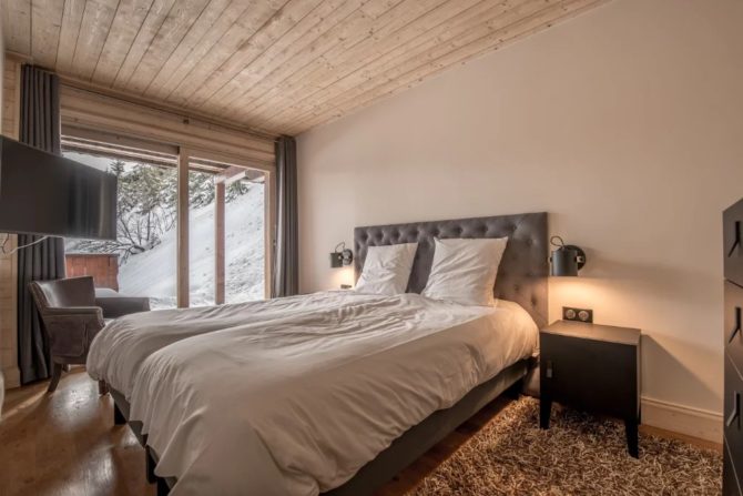 Photo 4 of the property 6895535 - renovated family chalet in the center of courchevel - 5 en-suite bedrooms