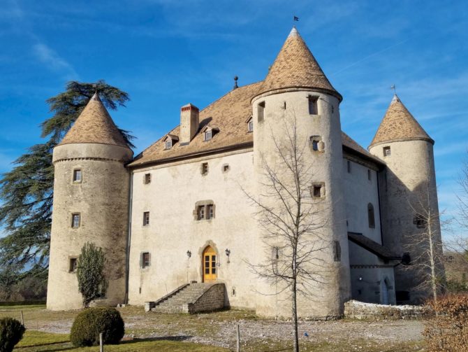 Photo 4 of the property 83795570 - haute-savoie rare chateau du xvème s zu beenden, um zu renovieren