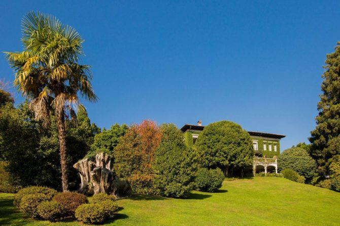 Photo 1 of the property 2187731 - in verbania lake maggiore prestigious period villa with century-old park and swimming pool