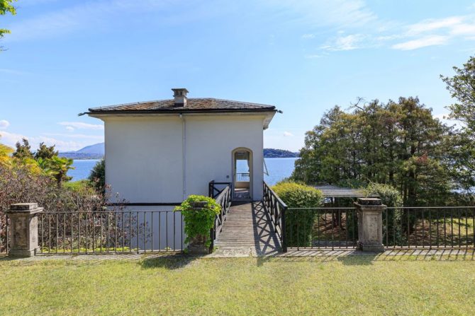 Photo 20 of the property 2495136 - prestigious beach villa with pier and annex on lake maggiore