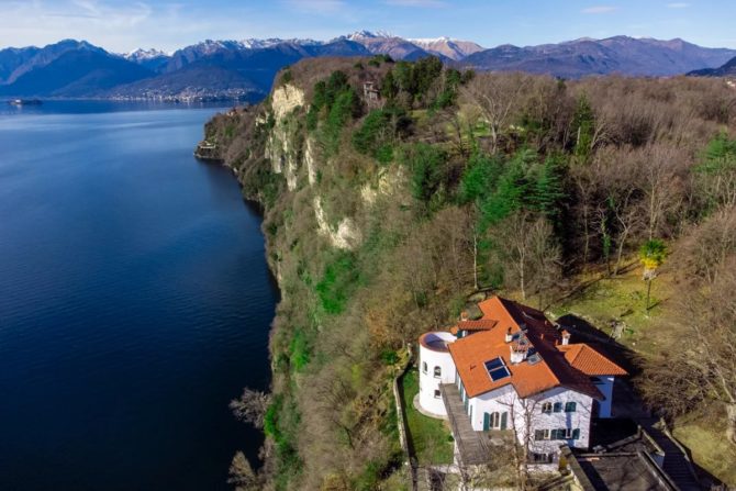 Photo 1 of the property 2495170 - villa on the cliffs of lake maggiore