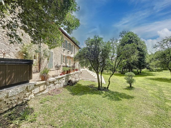 Photo 2 of the property 84229366 - 50 min from geneva | magnificent chÂteau