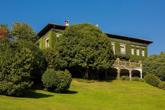 Photo 7 of the property 2187731 - verbania lago maggiore prestigious period villa with centuries-old park and swimming pool