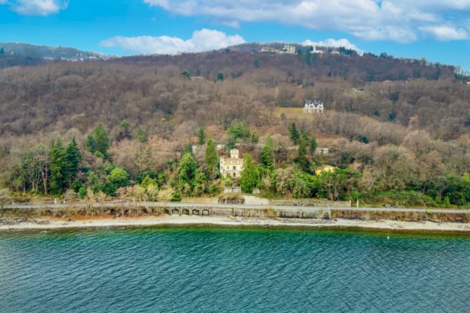 Photo 2 of the property 2494341 - castle for sale in stresa on the lake maggiore shores