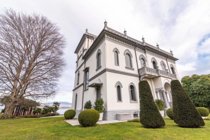 Photo 3 of the property 2495196 - prestigeträchtige epochale villa mit nebengebäude und renoviertem wachhaus zum verkauf in lesa am lago maggiore