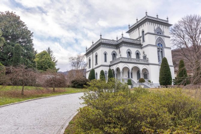 Photo 7 of the property 2495196 - prestigeträchtige epochale villa mit nebengebäude und renoviertem wachhaus zum verkauf in lesa am lago maggiore