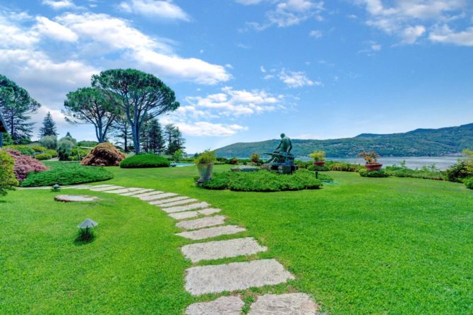 Photo 15 de l'annonce 5077003 - villa de luxe avec piscine et parc à laveno avec vue sur le lac majeur