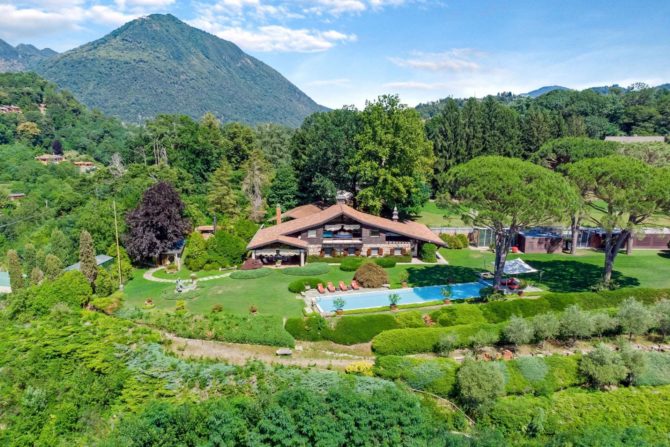 Photo 3 de l'annonce 5077003 - villa de luxe avec piscine et parc à laveno avec vue sur le lac majeur