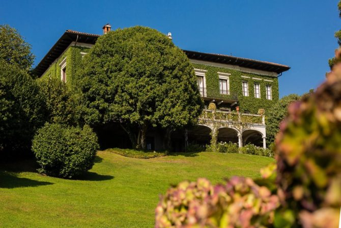 Photo 11 of the property 2187731 - verbania lago maggiore prestigious period villa with centuries-old park and swimming pool