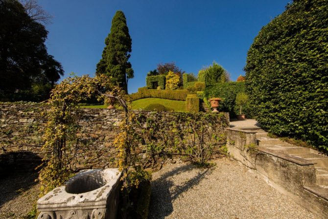 Photo 19 of the property 2187731 - verbania lago maggiore prestigious period villa with centuries-old park and swimming pool