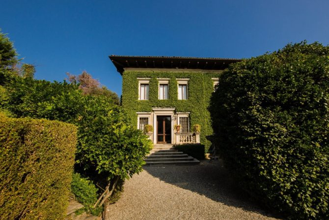 Photo 24 of the property 2187731 - in verbania lago maggiore prestigeträchtige stilvilla mit jahrhundertealtem park und pool