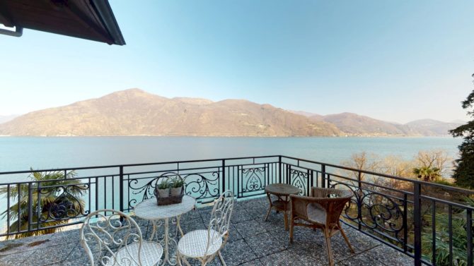 Photo 27 of the property 6849150 - historic villa facing lake maggiore with beach and dock for sale